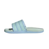 Ojotas adidas Adilette Comfort 2.0 de diseño ergonómico, con banda superior acolchada que presenta las tres tiras características de la marca en relieve. Poseen una plantilla texturizada para mayor agarre y comodidad.