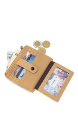 Tarjetero color verde agua con presilla frontal y múltiples ranuras para tarjetas. Incluye un bolsillo con cierre para monedas o billetes.