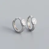 Par de aros mini de plata 925 con forma de argolla y un cristal ovalado engarzado.