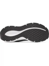 Championes de running Under Armour modelo W Ascend, color negro con entresuela blanca. Presentan una parte superior de malla liviana y transpirable con tecnología Charged Cushioning para mayor amortiguación y respuesta.