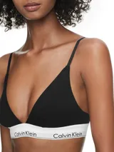 Bralette triangular negro de algodón modal con tirantes finos ajustables y banda elástica blanca con logo de Calvin Klein.