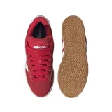 Championes Adidas modelo Grand Court Alpha, color rojo con las icónicas tres tiras laterales en blanco. Presenta una suela de plataforma color crema con base de goma y detalle de logo en el talón.