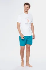 Short de baño liso color verde esmeralda, con cintura elástica y cordón ajustable.