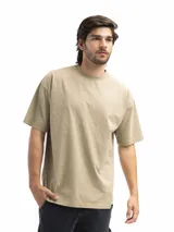 Remera de manga corta, cuello redondo y calce oversized, color gris oscuro con efecto lavado.