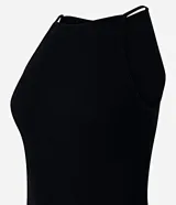 Body blanco sin mangas, confeccionado en tejido rib con textura acanalada y escote recto.