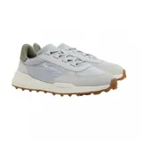 Championes Lacoste modelo Elite Active Evo, de diseño deportivo con paneles de nylon acolchado y refuerzos de gamuza en tono gris claro. Presenta suela de goma con relieve y logo de la marca en el lateral.