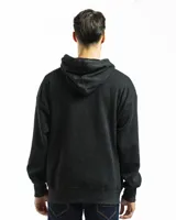 Buzo canguro negro con capucha, bolsillo frontal y corte oversized. Confeccionado en felpa de algodón y poliéster, con rib en puños y ruedo.