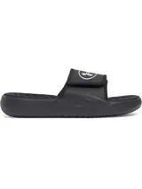 Sandalias Under Armour modelo UA Ignite Pro 8 SL de color negro, con correa ajustable que incluye el logo de la marca en blanco. Cuenta con plantilla de espuma viscoelástica, suela de EVA con dibujo ranurado y laterales elevados para mayor estabilidad.
