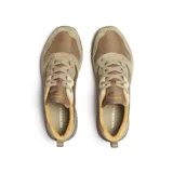 Championes Merrell modelo Alpine 83, con diseño retro en tonos tierra. Presentan una combinación de gamuza y textil en la parte superior, entresuela de espuma EVA en color gris y suela de goma dentada.