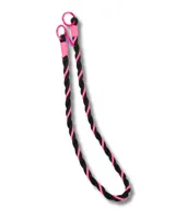 Correa de repuesto para cartera, de soga trenzada en colores negro y fucsia, con mosquetones metálicos y detalles de goma en color fucsia.