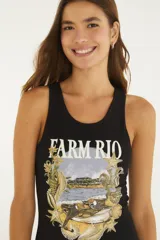 Vestido largo Farm Rio de corte recto, con cuerpo negro tipo musculosa con estampado gráfico frontal y falda fluida en color crudo con estampado botánico y marino de flores y caracoles.