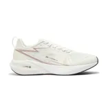 Championes de running 361° modelo Fast Wind CQT, color blanco con detalles en rosa, diseño aerodinámico con capellada de malla transpirable y suela con tecnología de amortiguación.