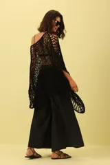 Sweater de tejido de punto calado con diseño de red, de corte asimétrico y estilo holgado, ideal para superposiciones.