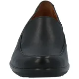 Zapato tipo slip-on de cuero liso color negro, con diseño de punta redondeada y suela de plataforma baja tipo cuña.