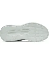 Championes de running Under Armour modelo Phade RN 3, color gris claro con logo en tono menta. Presentan una parte superior de malla transpirable, entresuela de EVA para amortiguación y suela de goma con ranuras flexibles.