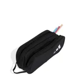 Cartuchera Adidas negra con logo blanco estampado.
