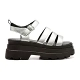 Sandalias plateadas con plataforma track negra, tiras anchas y hebilla ajustable.