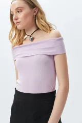 Top strapless negro con efecto desteñido.