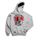 Canguro gris con capucha y bolsillo frontal tipo canguro. Presenta un estampado gráfico central en tonos rojos y negros que muestra al personaje Sr. Miyagi de Karate Kid, con texto alusivo y detalles de estilo oriental.