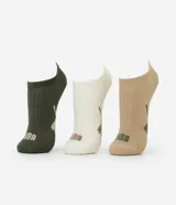 Kit de tres pares de medias deportivas Puma de caña invisible, color blanco con logo de la marca en negro.