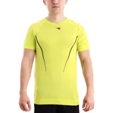 Remera deportiva Diadora color celeste con cuello redondo y logo de la marca en el pecho. Presenta detalles de líneas negras en los laterales.