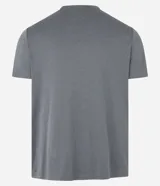 Remera deportiva de manga corta y cuello redondo, color azul, confeccionada en tejido de poliéster con tecnología Dry para mayor transpirabilidad.