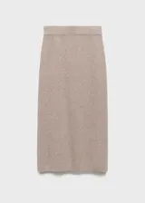 Falda midi de punto con diseño evasé, confeccionada en tejido mezcla de lana. Presenta tiro medio y cintura con elástico para mayor comodidad.