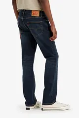 Pantalón de jean Levis 511 Slim Fit, color azul oscuro, con corte slim en el muslo y recto en la pierna.