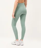Pantalón legging deportivo Get Over de color verde menta, confeccionado en microfibra liviana, con cintura alta y pretina ancha acanalada, de diseño ajustado al cuerpo.