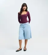 Body de manga larga Blue Steel confeccionado en microfibra de poliamida y elastano. Presenta un diseño ajustado al cuerpo con escote cuadrado y cierre inferior mediante botones de presión.