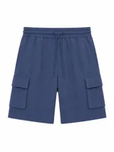 Bermuda estilo cargo confeccionada en tejido de felpa, color azul marino, con cintura elástica con cordón de ajuste y bolsillos laterales con solapa en las piernas.