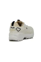 Championes deportivos Fila Toga para mujer, color blanco con suela chunky y detalles en beige y azul marino.