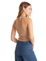 Top sin mangas de tejido lurex con acabado brillante, cuello redondo y corte ajustado al cuerpo.