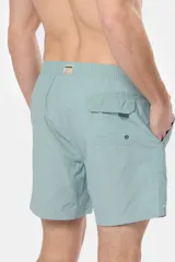 Short de baño negro liso, con cintura elástica y cordón regulable, dos bolsillos laterales y suspensor de malla fina.