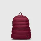Mochila acolchada Bubba modelo Sangria, color bordó, con diseño matelasseado, bolsillo frontal con cierre y asas ajustables.