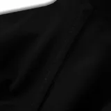 Remera negra de algodón con estampado frontal de la palabra "Insane" en tipografía gótica blanca con sombra gris.