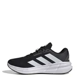 Championes Adidas Questar 3 de hombre, color negro con detalles plateados y las tres tiras características de la marca en los laterales.