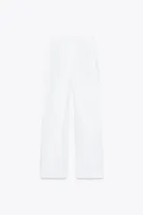 Pantalón azul marino de lino, de tiro alto con cintura elástica ajustable con cordones, bolsillos delanteros y pernera recta.