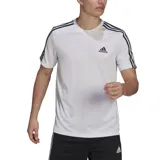 Remera Adidas blanca de corte clásico, con cuello redondo y mangas cortas. Presenta las tres rayas características de la marca en color negro en los hombros y el logo bordado en el pecho.
