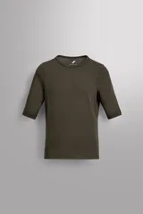 Camiseta técnica de manga corta Zara Athleticz, diseñada como primera capa con tejido transpirable y termorregulador. Presenta un diseño de cuello redondo con textura de malla y ajuste ergonómico.