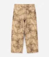 Pantalón de gabardina de algodón Blue Steel, modelo Super Baggy, con diseño amplio y estampa abstracta con efecto manchado en tonos marrón y beige. Cuenta con cintura con presillas, cierre de botón y cremallera, y bolsillos funcionales.
