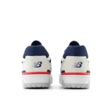 Championes New Balance 550 de cuero blanco con detalles en azul y rojo.