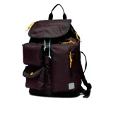 Mochila Converse Rucksack color negro con detalles en amarillo y celeste. Cuenta con funda para portátil, dos bolsillos delanteros, bolsa para botella de agua y compartimento principal grande. Capacidad de 27 litros.