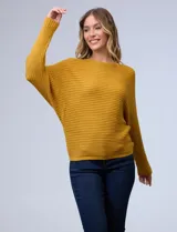 Sweater tejido acanalado color mostaza, marca Ninety. De corte holgado con mangas largas japonesas.