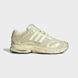 Championes Adidas Adistar MLD color beige, con revestimiento metalizado mate y base de malla perforada transpirable, cordones y suela con detalles en negro.