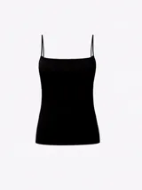 Musculosa básica de color negro, con escote cuadrado y breteles finos. Confeccionada en tejido de punto suave y elástico.