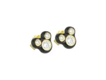 Caravanas de plata 925 con baño de oro, diseño inspirado en Mickey Mouse con esmalte negro y circonias engastadas.