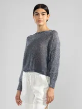 Sweater de escote bote, tejido en punto con lurex brillante. Presenta mangas largas con puños ajustados y un diseño de calce holgado.