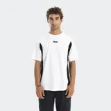 Remera de algodón con corte oversize, diseño bicolor en negro y blanco con paneles laterales en contraste. Presenta logo bordado en el frente y en la espalda.