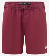 Bermuda de sarga lavada color bordó, con cintura elástica y lazo ajustable. Cuenta con bolsillos laterales y un pequeño parche decorativo en el ruedo.